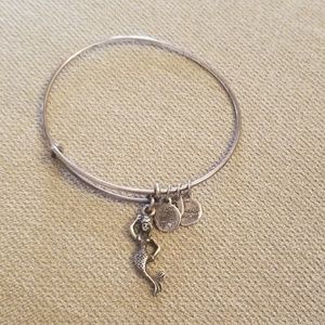 🌼Silver mermaid Alex and Ani bracelet🌼